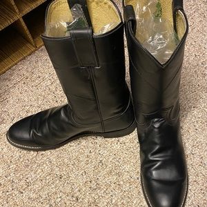 Justins women’s cowboy boot, size 8.